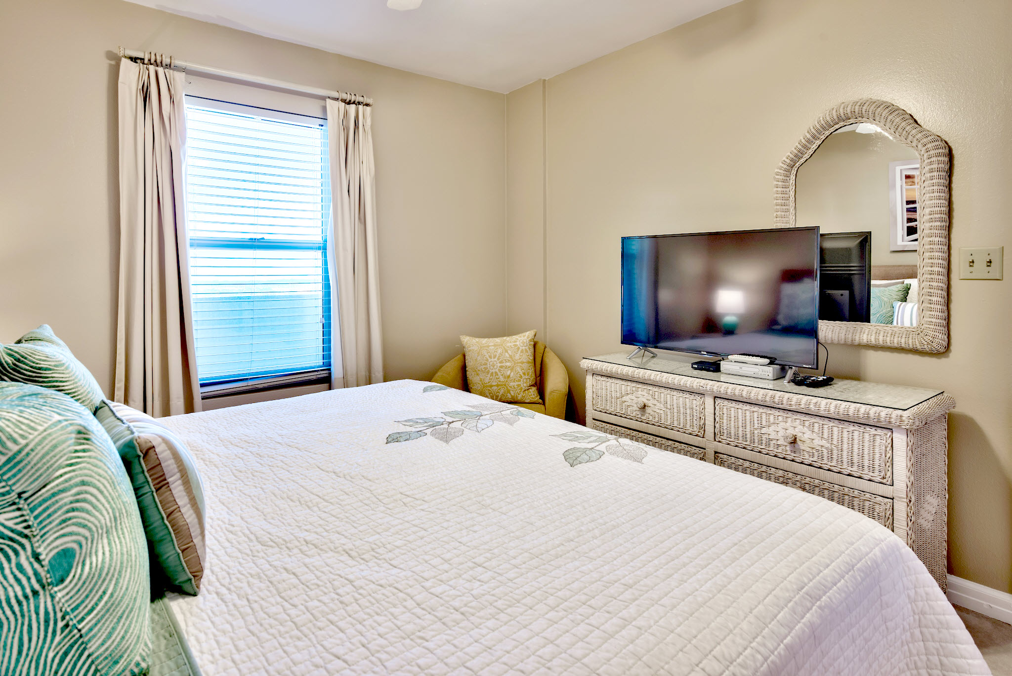 Master bedroom Smart TV with HD Cable